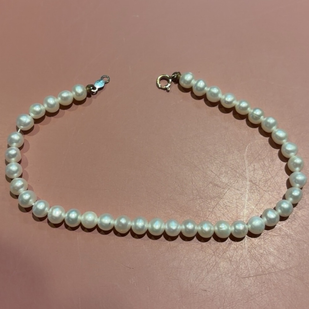 Elegant White Pearl Bracelet